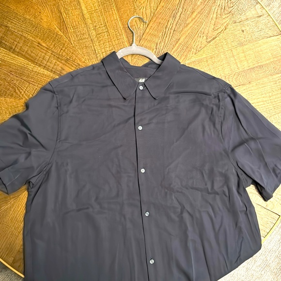 H&M Other - Size xl button up short sleeve